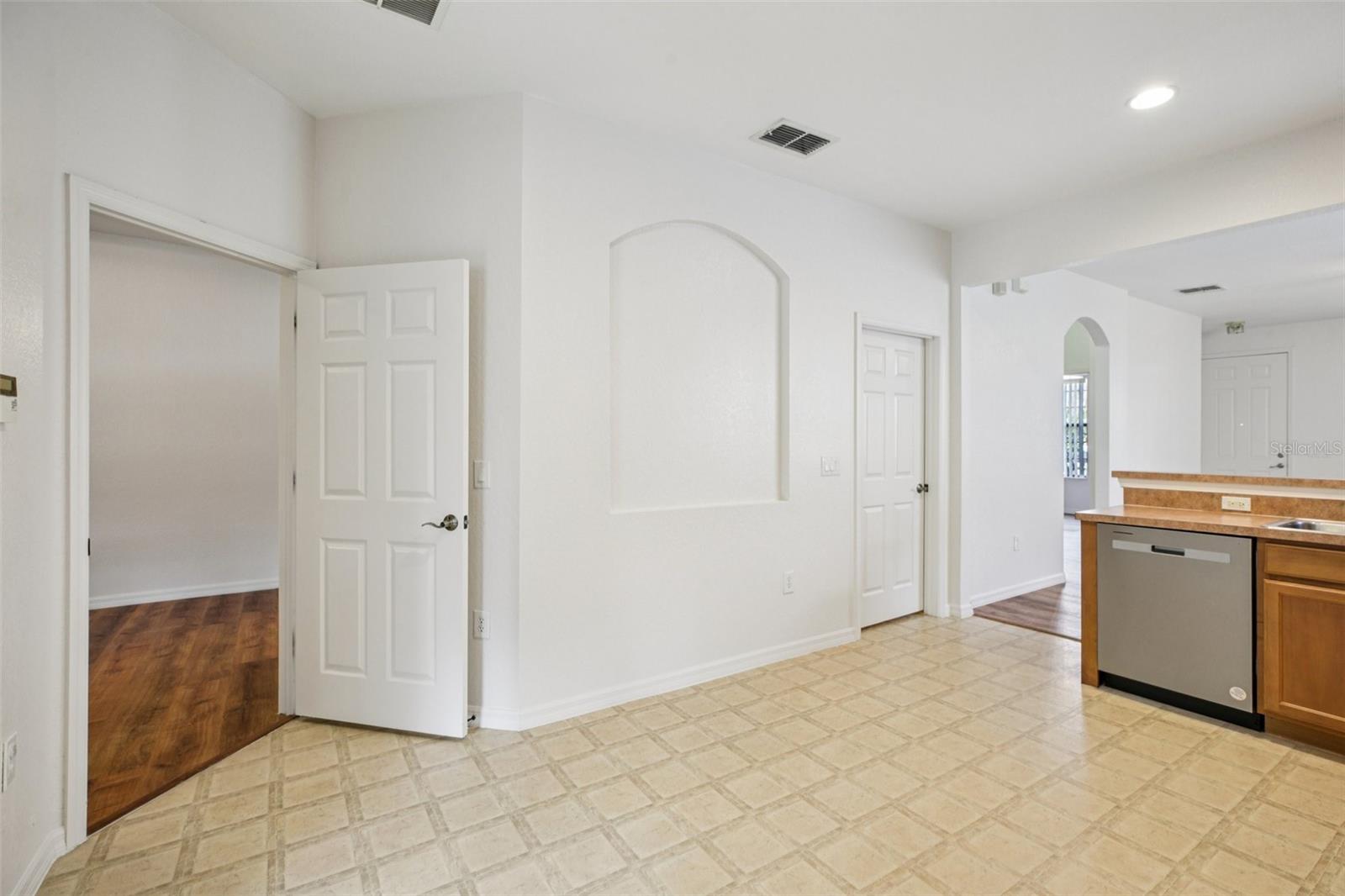 Image 6 of 39 For 13722 Beauregard Place