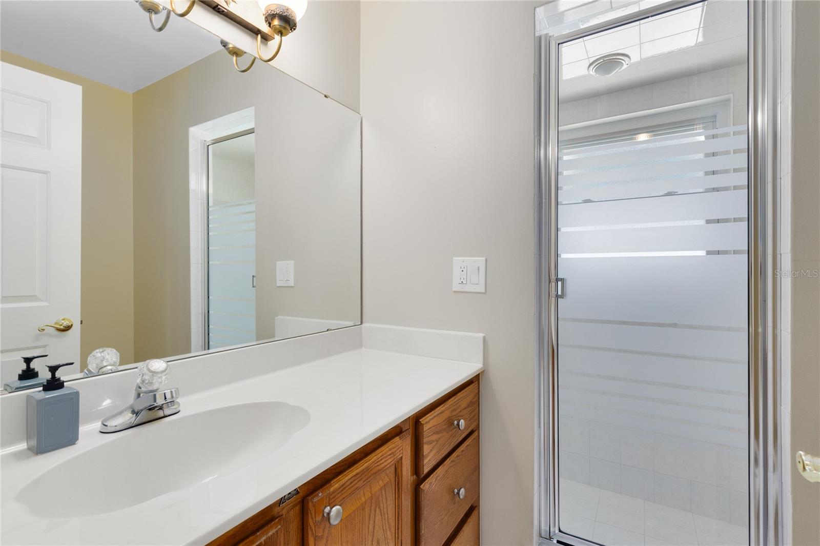 Image 19 of 32 For 2324 Robert Court