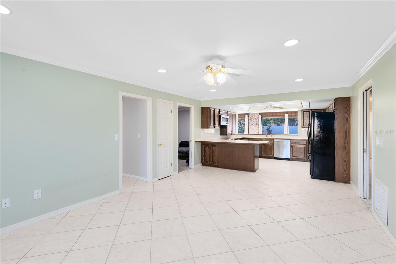 Image 7 of 32 For 2324 Robert Court