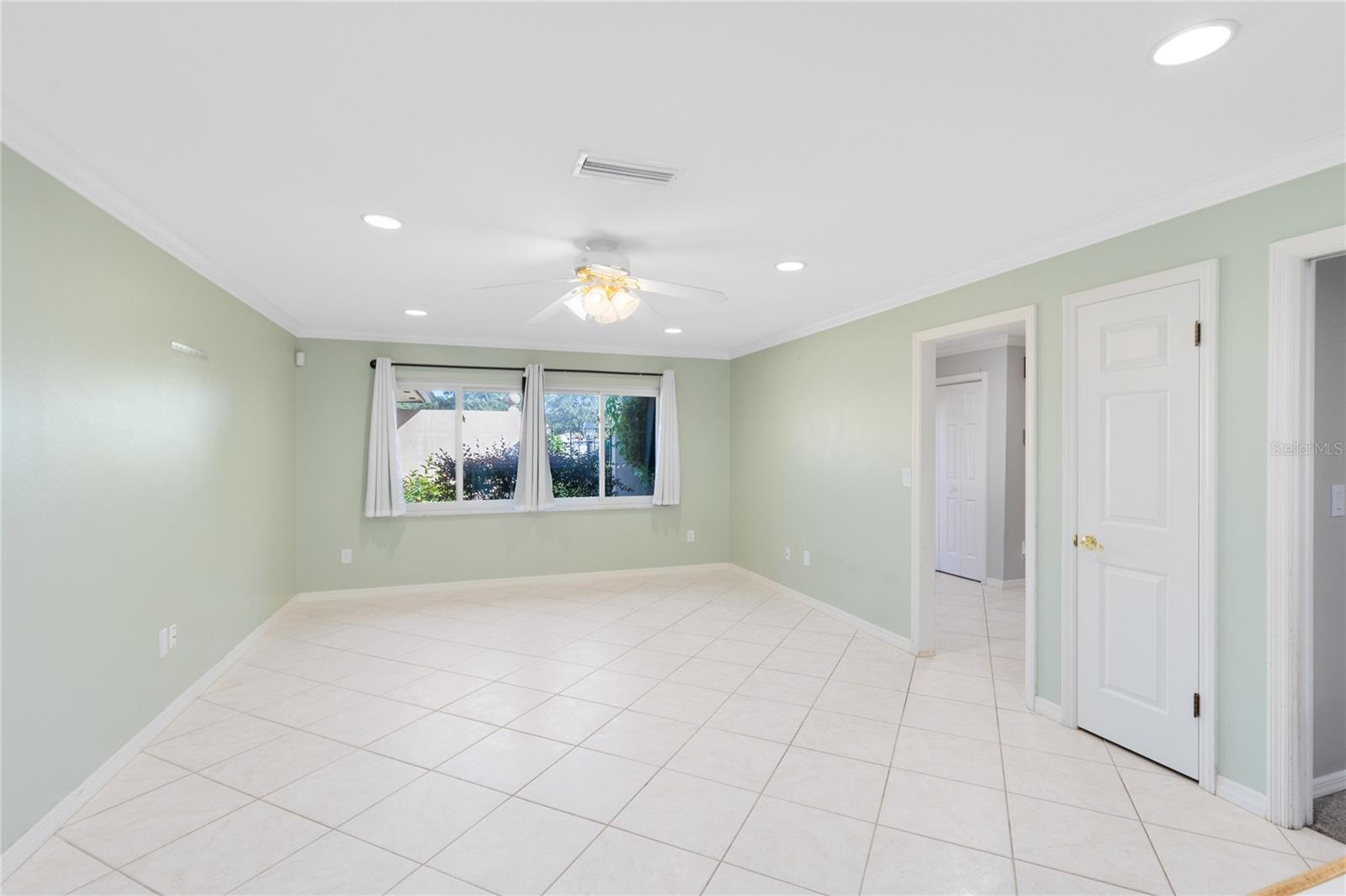 Image 9 of 32 For 2324 Robert Court