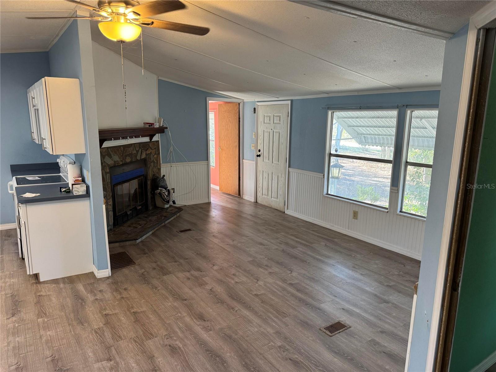 Image 16 of 21 For 13218 Vivian Lane