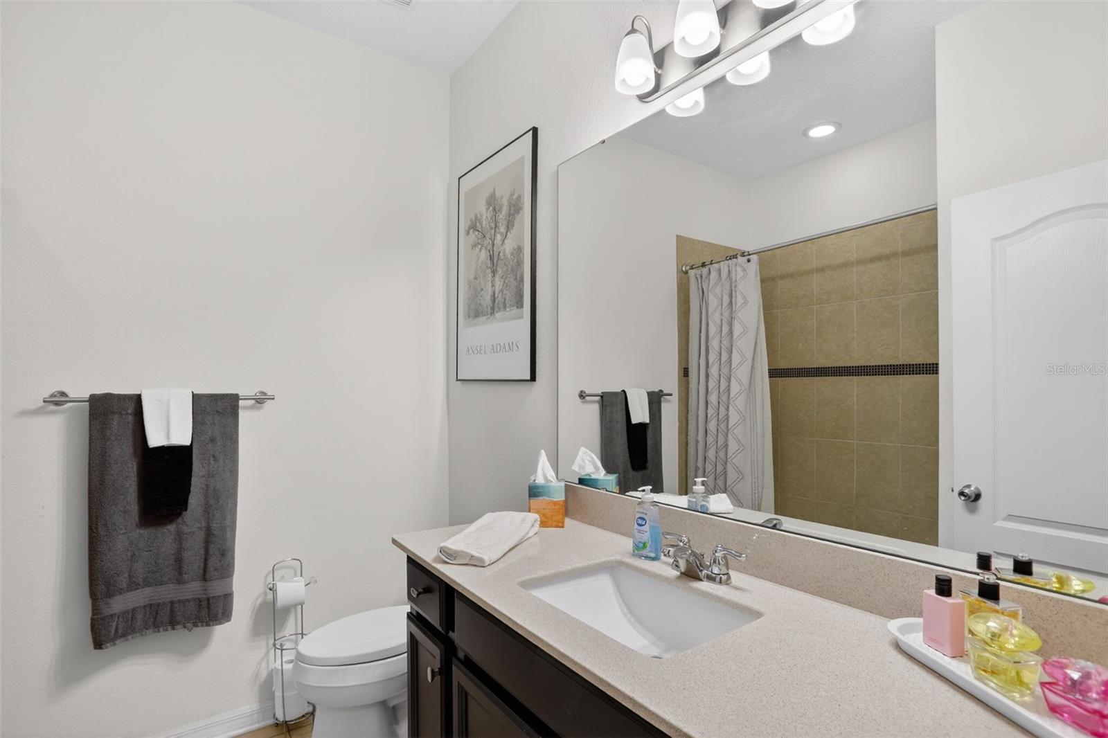 Image 18 of 26 For 4473 Berry Oak Drive