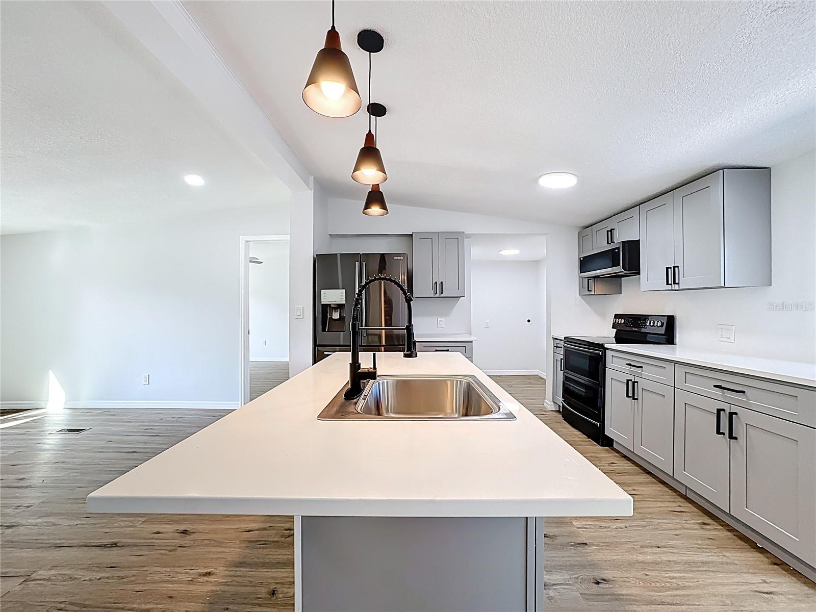 Image 13 of 40 For 16800 Apple Road