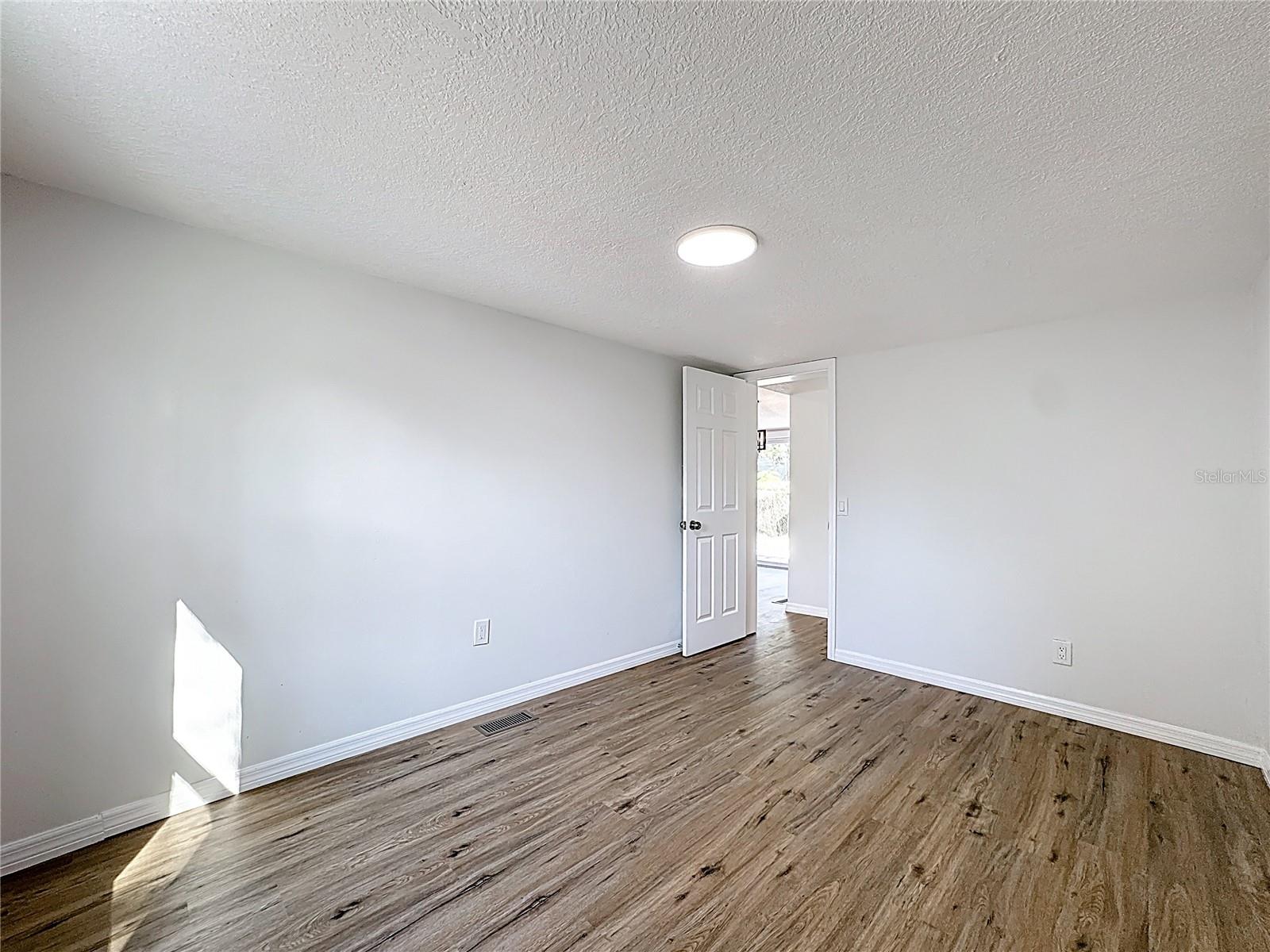 Image 23 of 40 For 16800 Apple Road