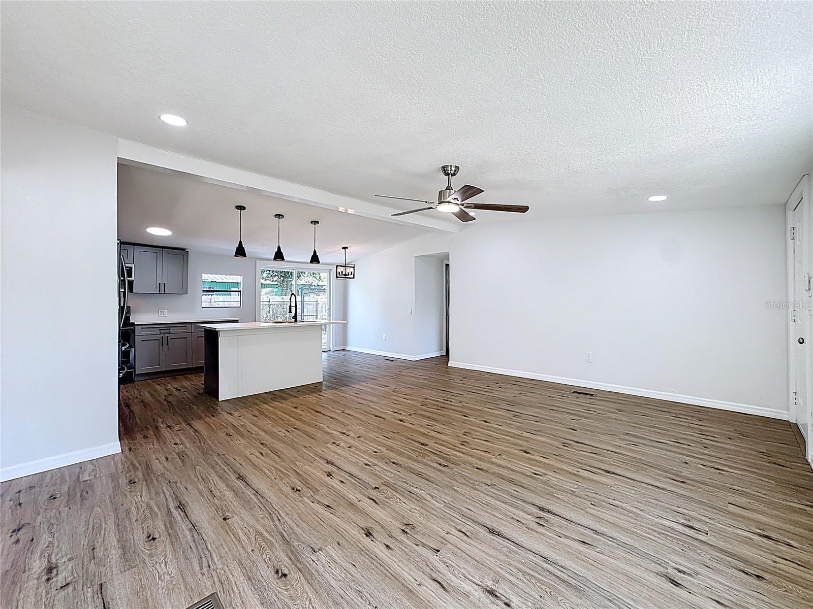 Image 7 of 40 For 16800 Apple Road