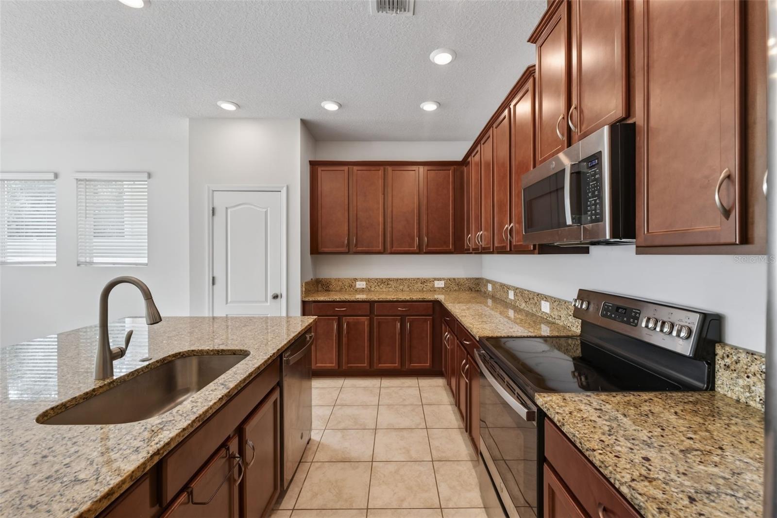 Image 36 of 89 For 4294 Hibiscus Bloom Drive