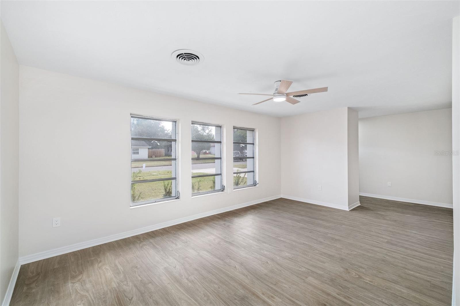 Image 3 of 15 For 5833 Holmes Drive