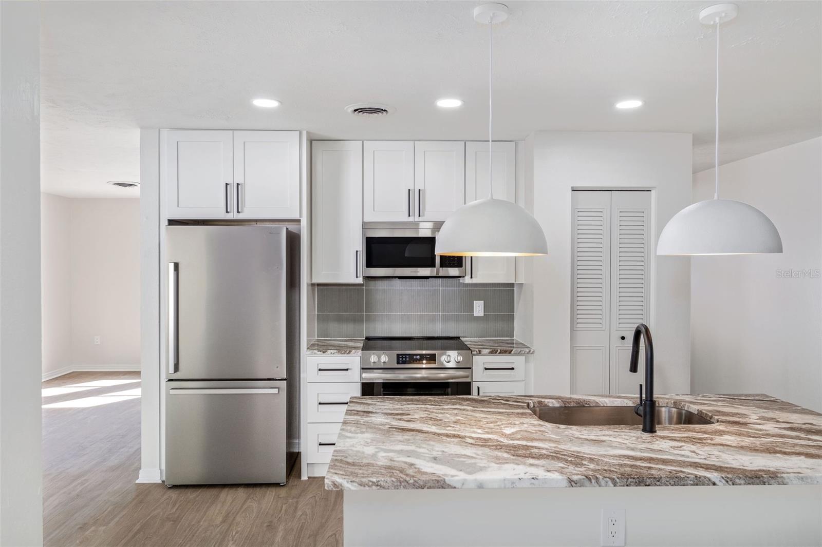 Image 5 of 15 For 5833 Holmes Drive