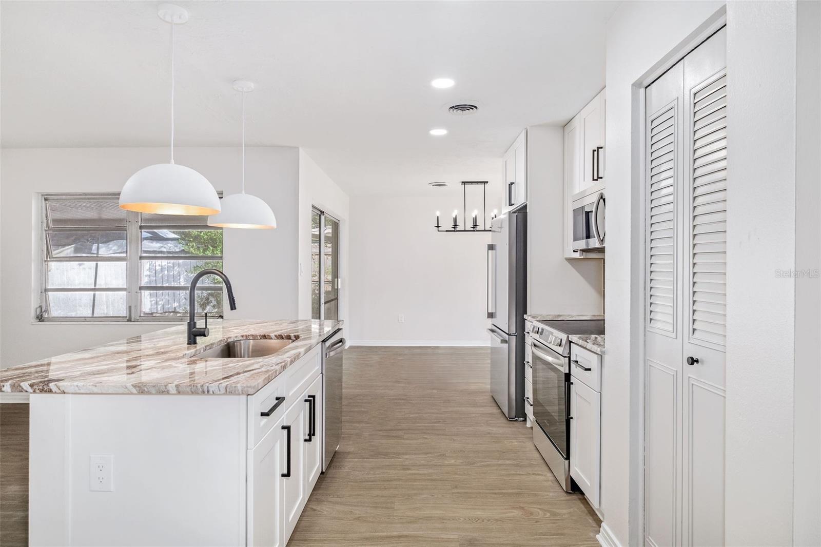 Image 6 of 15 For 5833 Holmes Drive