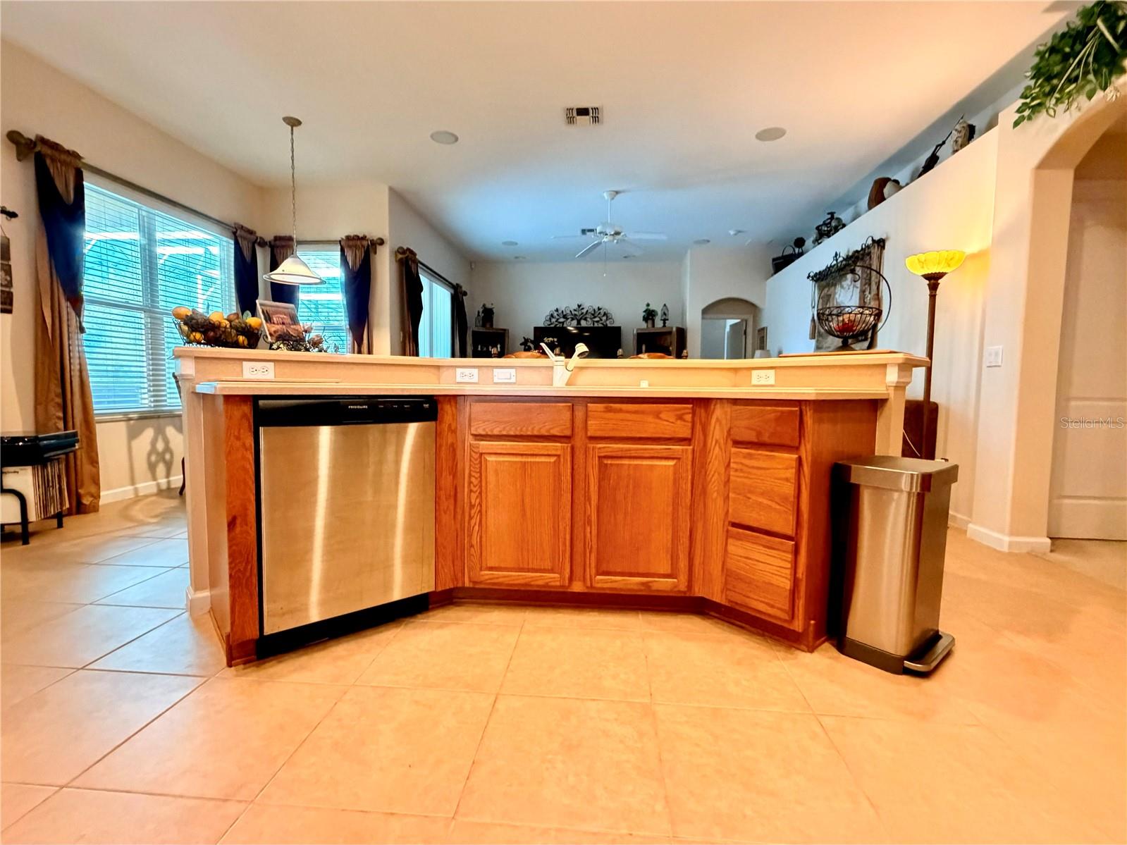 Image 14 of 48 For 838 Huntingdale Court