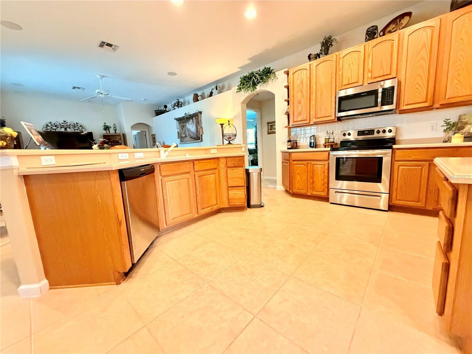 Image 16 of 48 For 838 Huntingdale Court