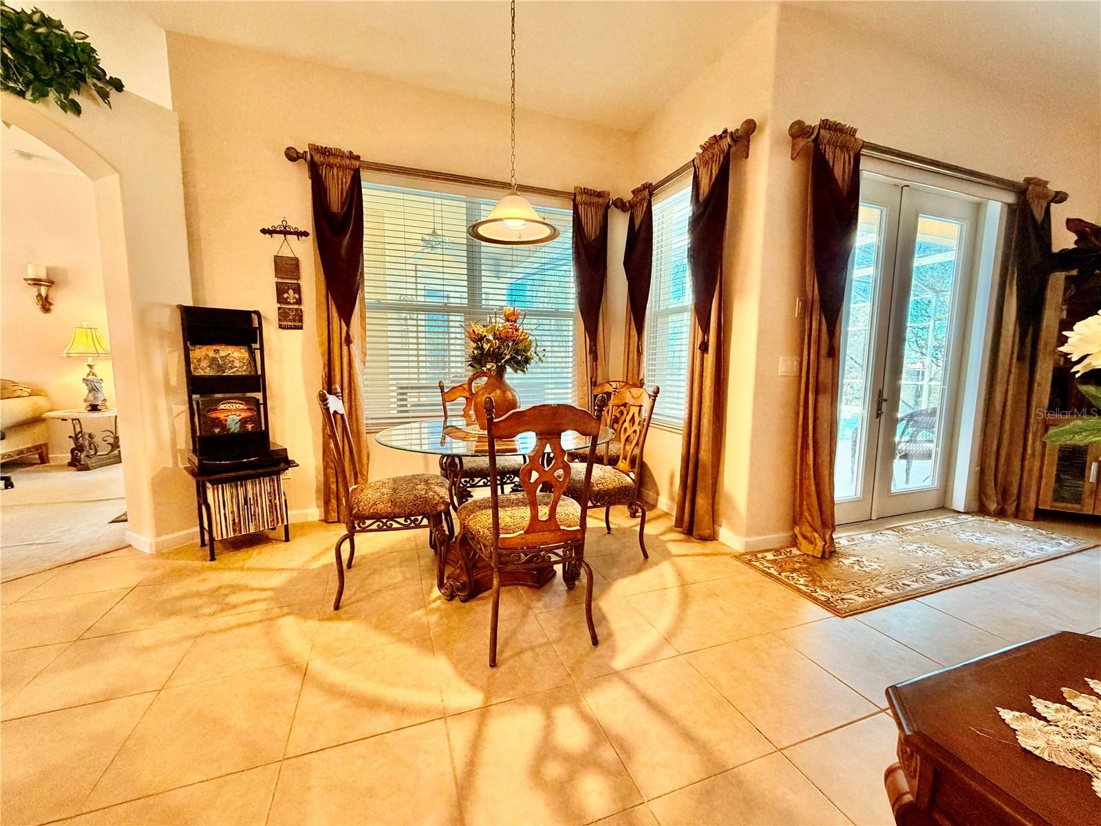 Image 20 of 48 For 838 Huntingdale Court