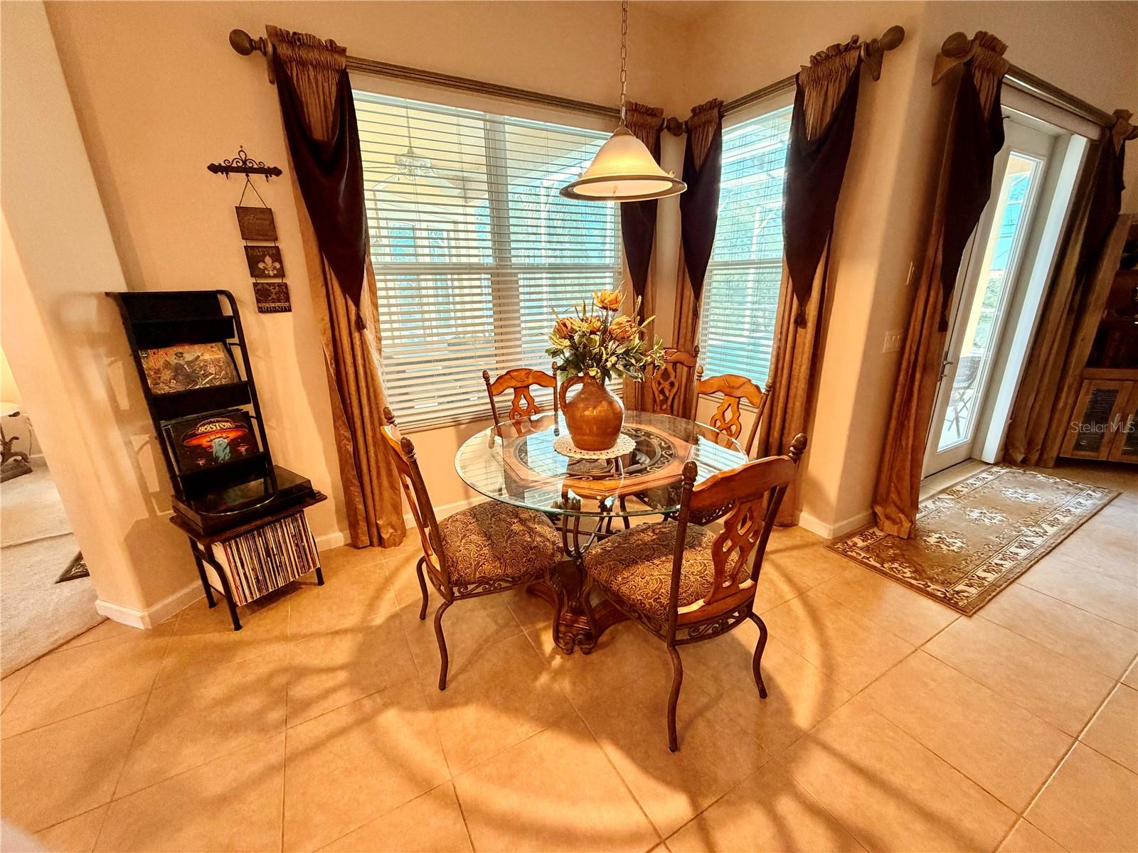 Image 21 of 48 For 838 Huntingdale Court