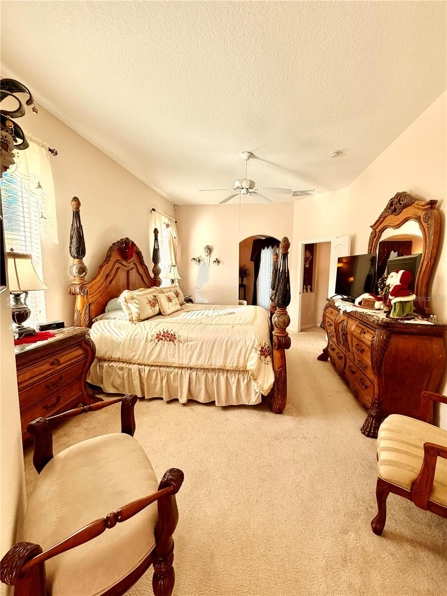 Image 26 of 48 For 838 Huntingdale Court