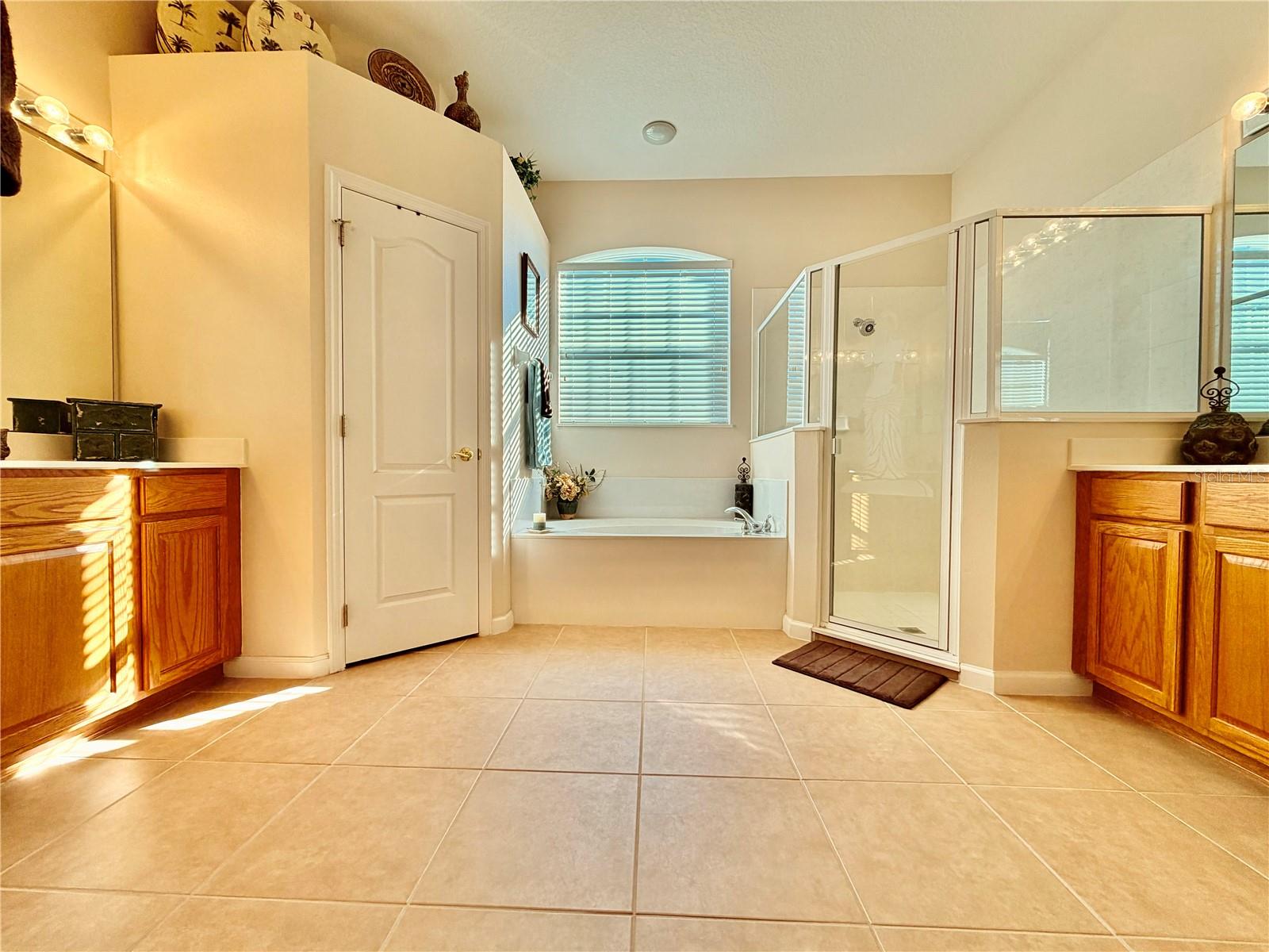 Image 28 of 48 For 838 Huntingdale Court