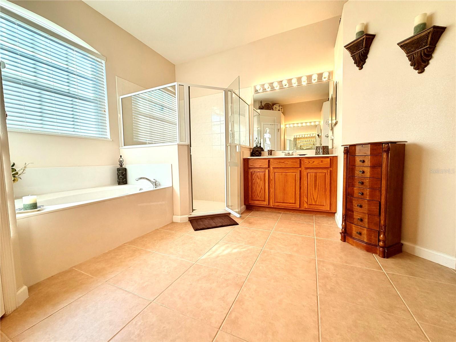 Image 29 of 48 For 838 Huntingdale Court