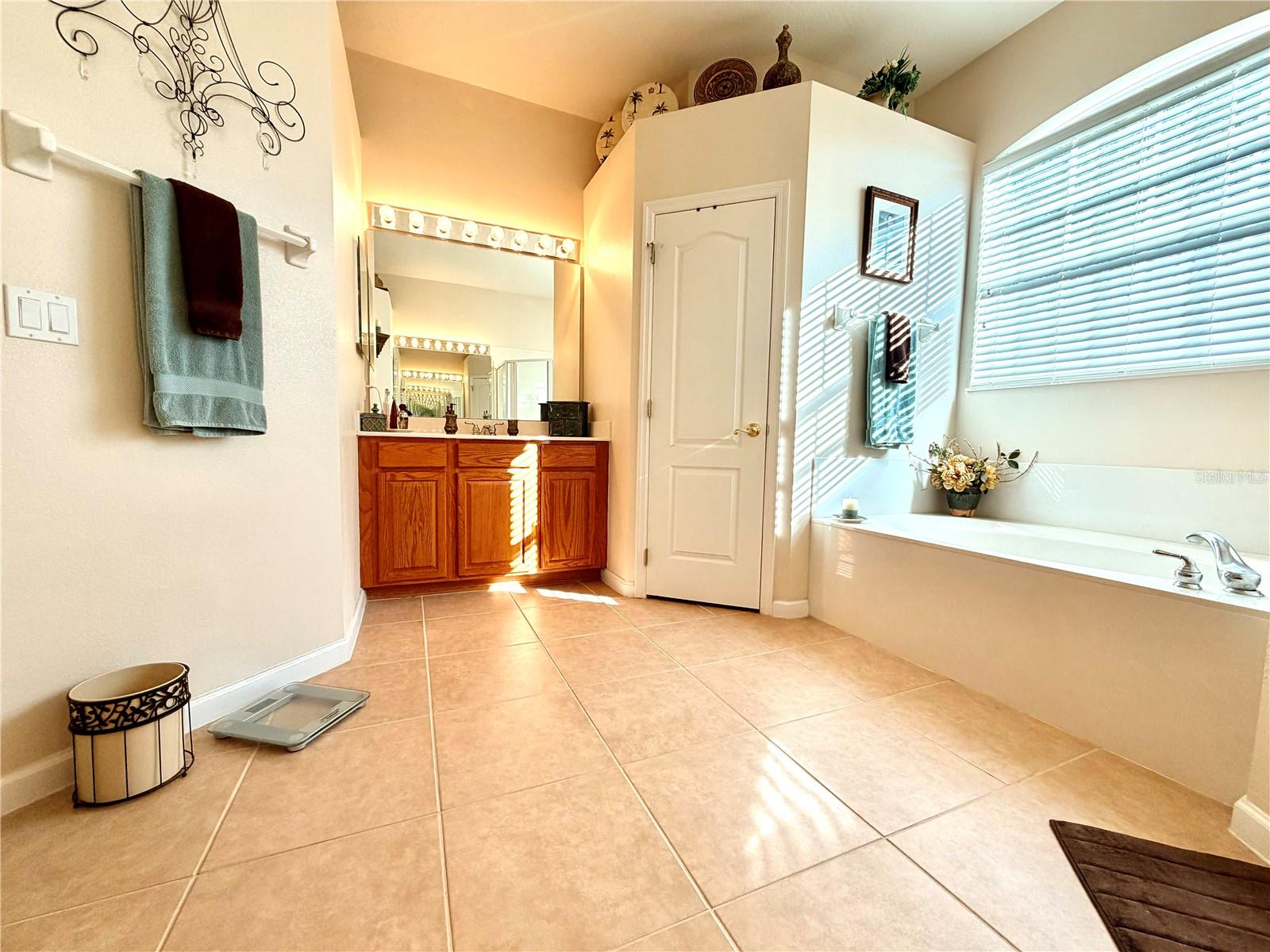 Image 30 of 48 For 838 Huntingdale Court