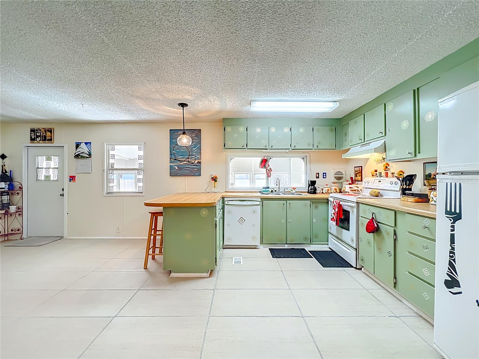 Image 15 of 53 For 19 Annette Drive