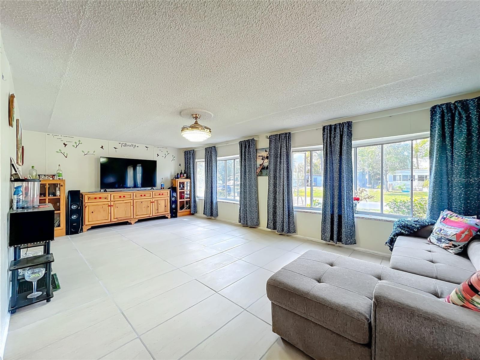 Image 20 of 53 For 19 Annette Drive