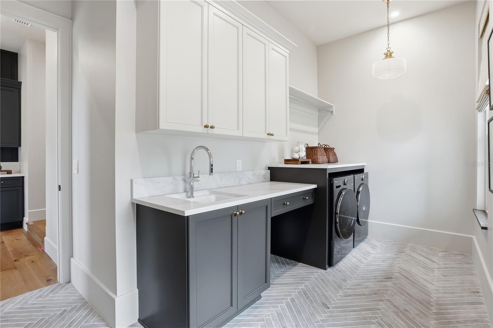 Image 40 of 79 For 510 Briley Avenue