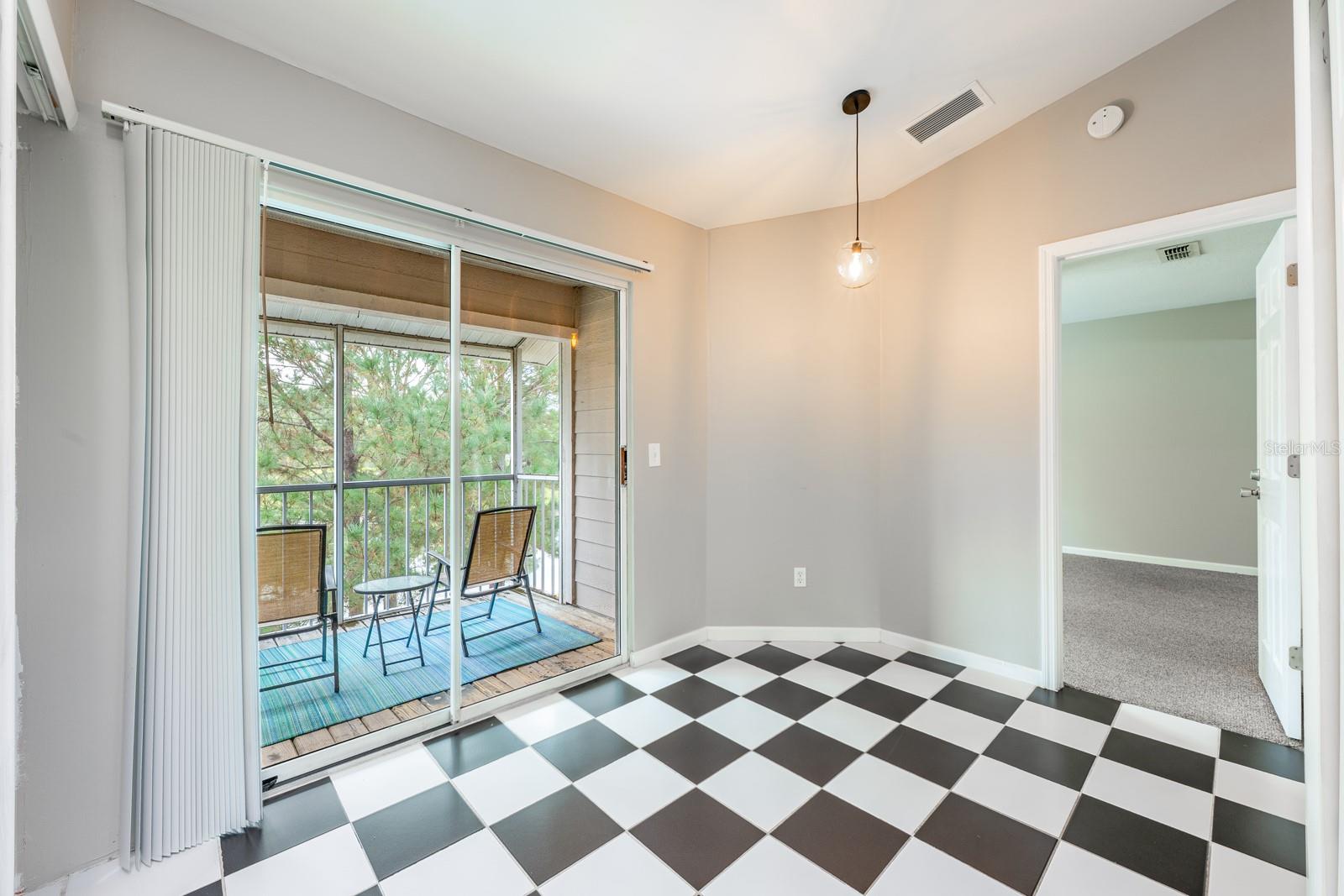 Image 10 of 27 For 120 Reserve Circle 208