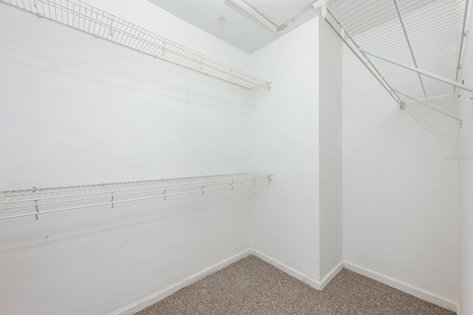 Image 14 of 27 For 120 Reserve Circle 208