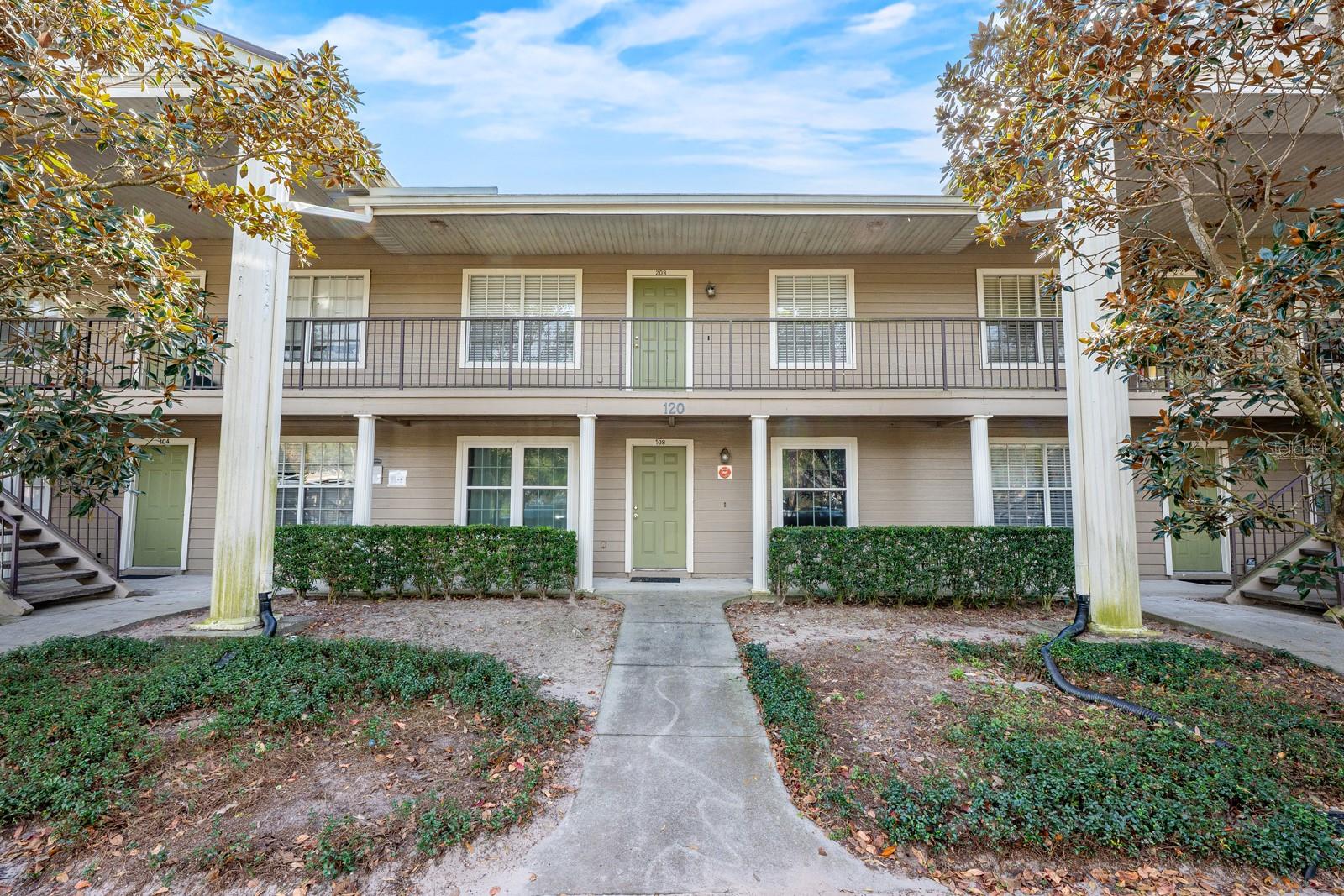 Image 23 of 27 For 120 Reserve Circle 208