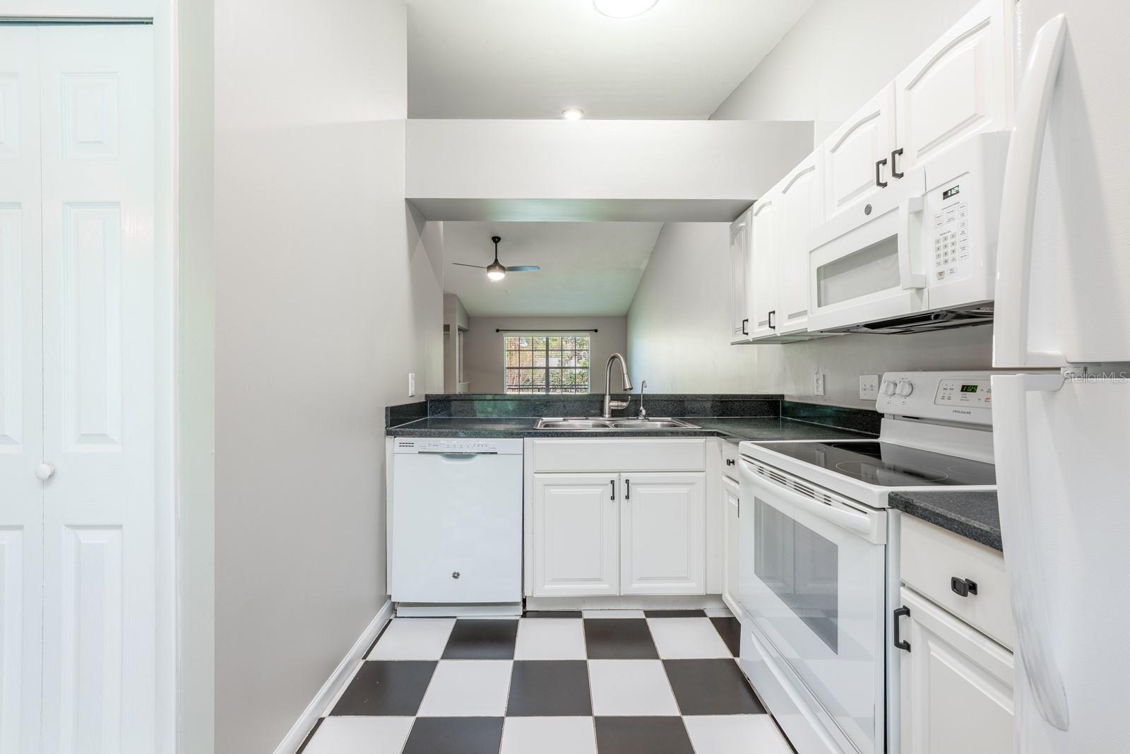 Image 6 of 27 For 120 Reserve Circle 208