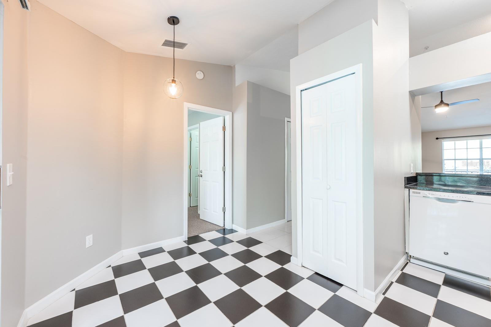 Image 7 of 27 For 120 Reserve Circle 208