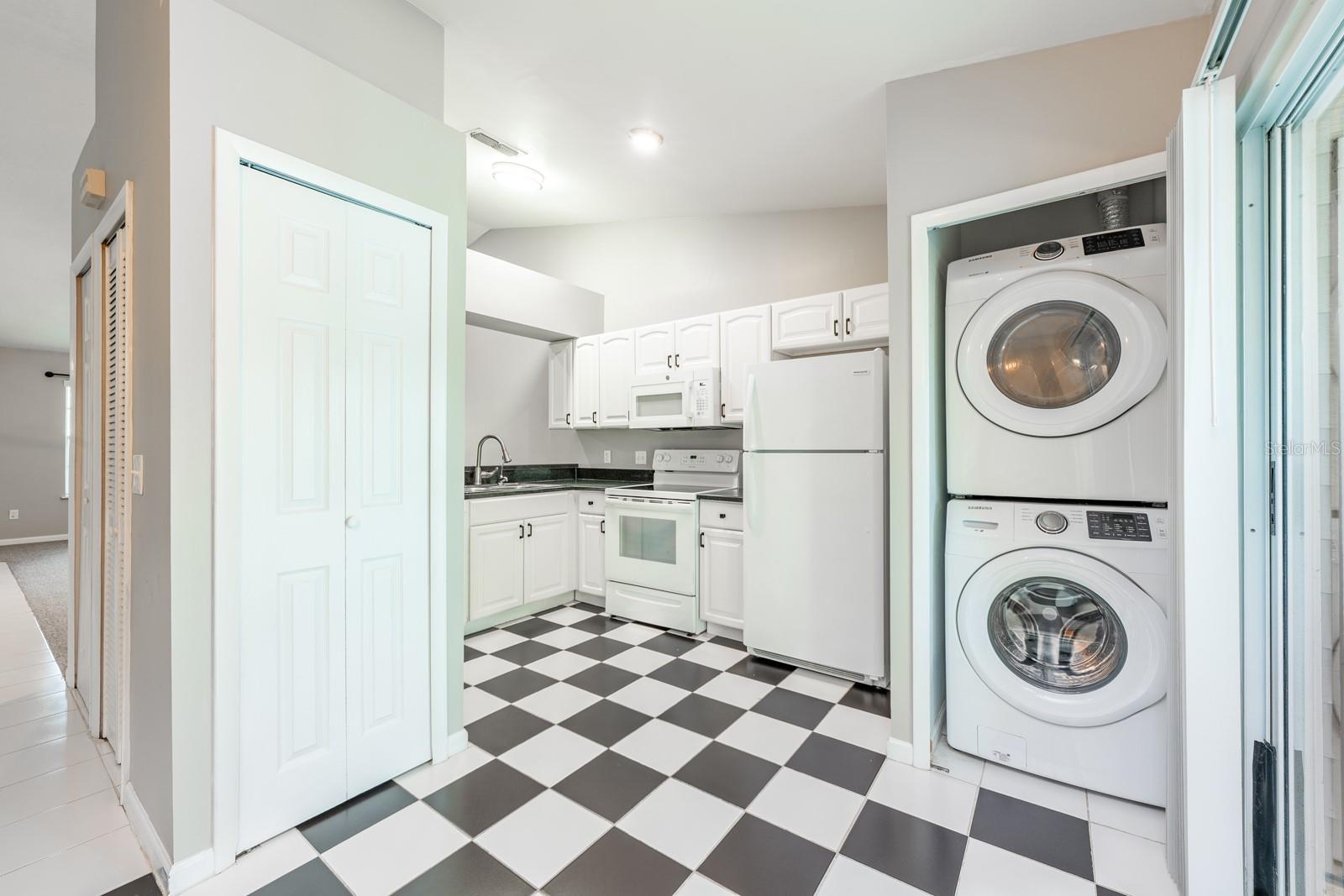 Image 8 of 27 For 120 Reserve Circle 208