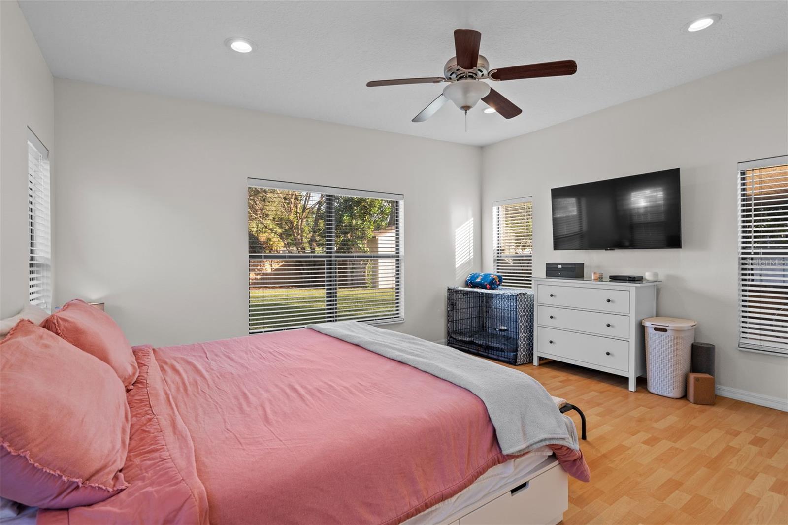 Image 26 of 43 For 4615 Fern Creek Avenue