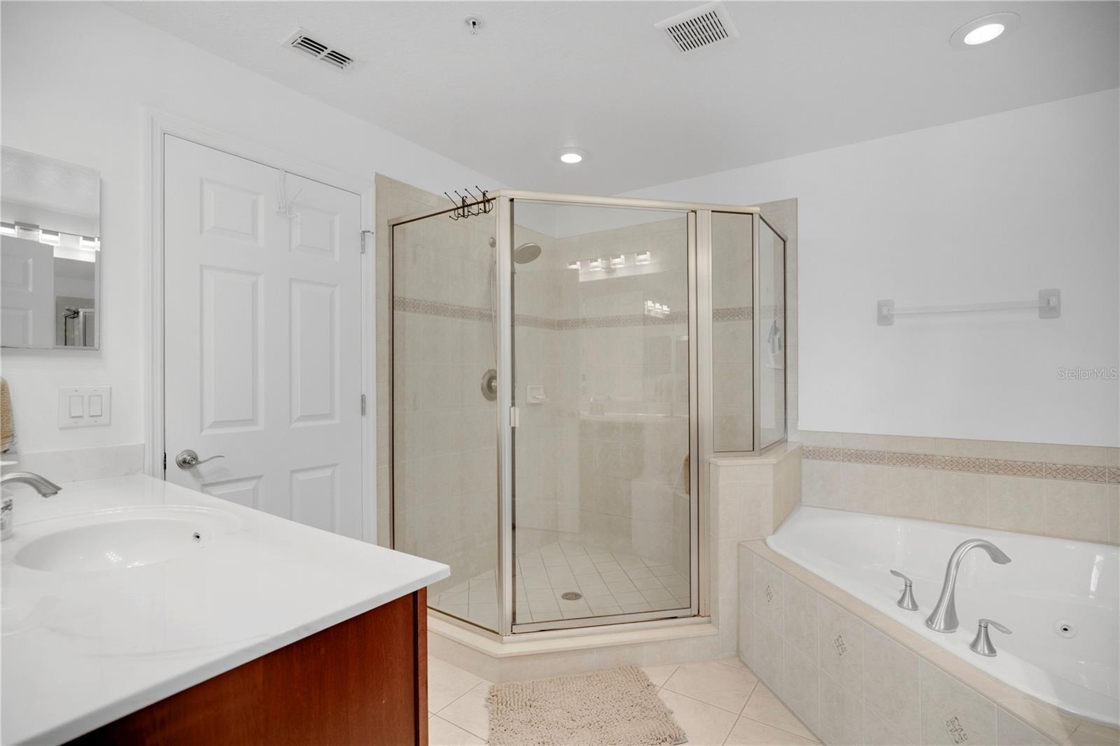 Image 18 of 39 For 419 Harbor Winds Court