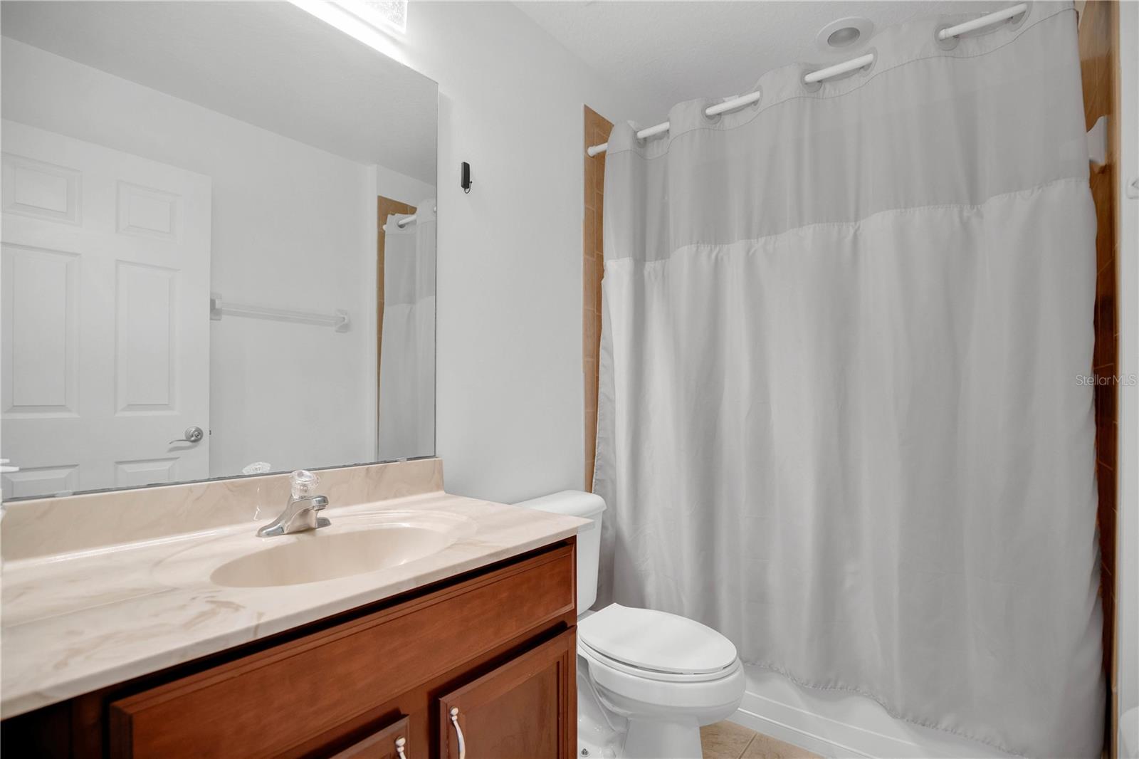 Image 24 of 39 For 419 Harbor Winds Court