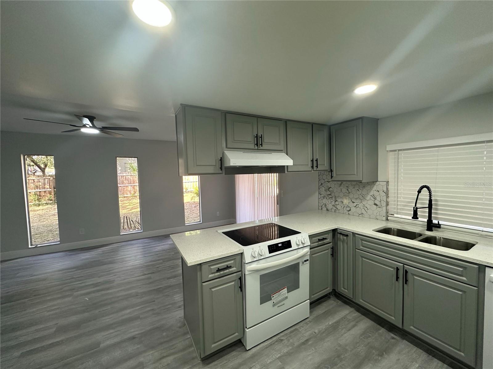 Image 5 of 17 For 4663 Montauk Street