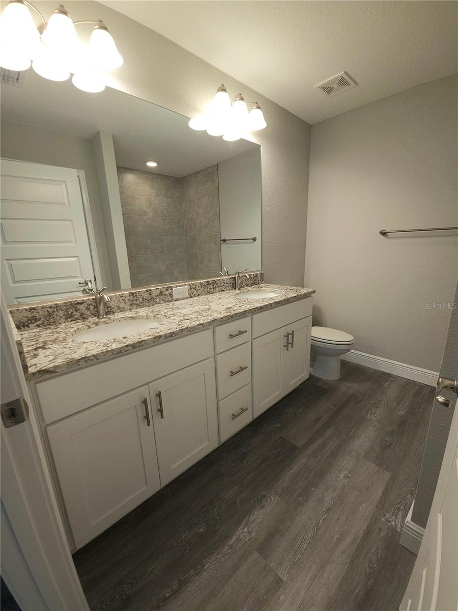 Image 6 of 13 For 7236 Glenridge Circle