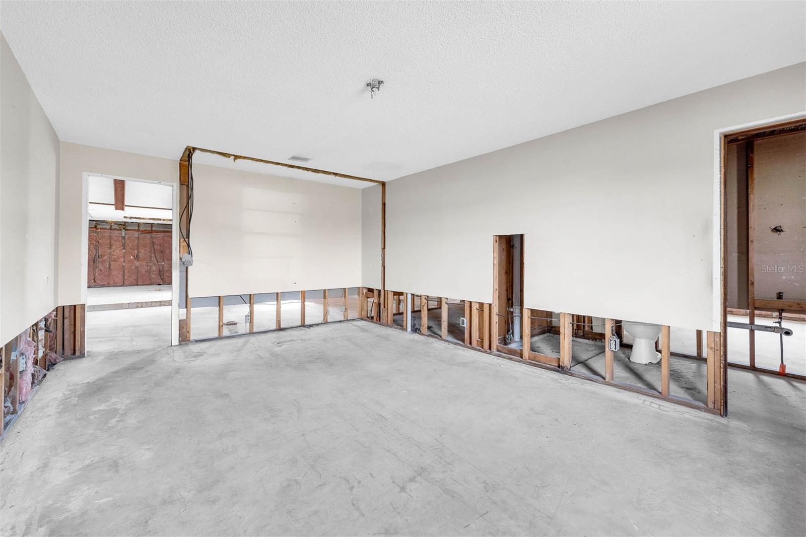 Image 20 of 28 For 4904 Caspian Court