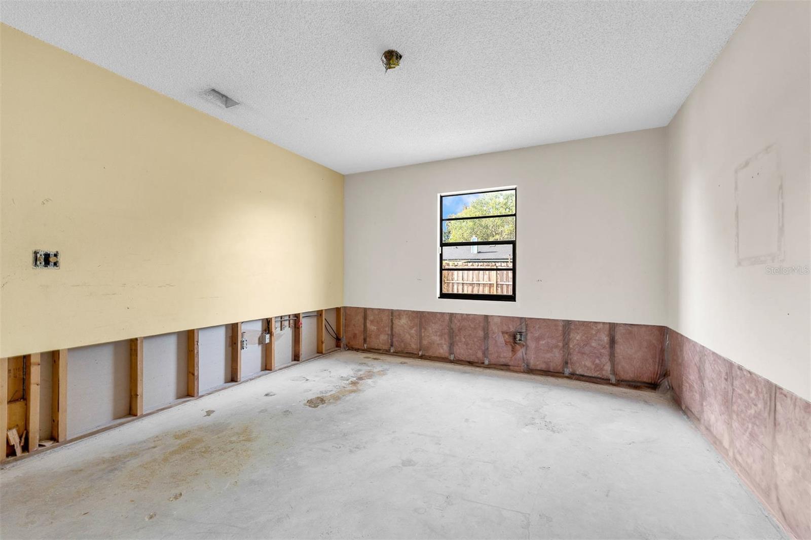 Image 25 of 28 For 4904 Caspian Court