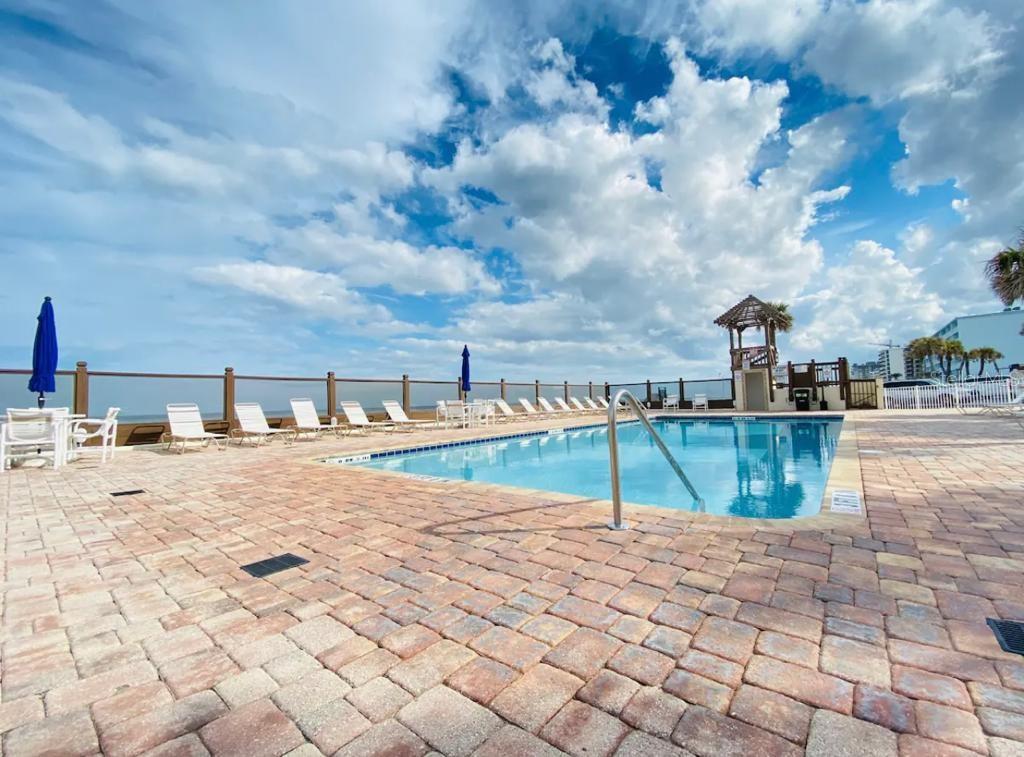 Image 15 of 29 For 1233 Atlantic Avenue 3160