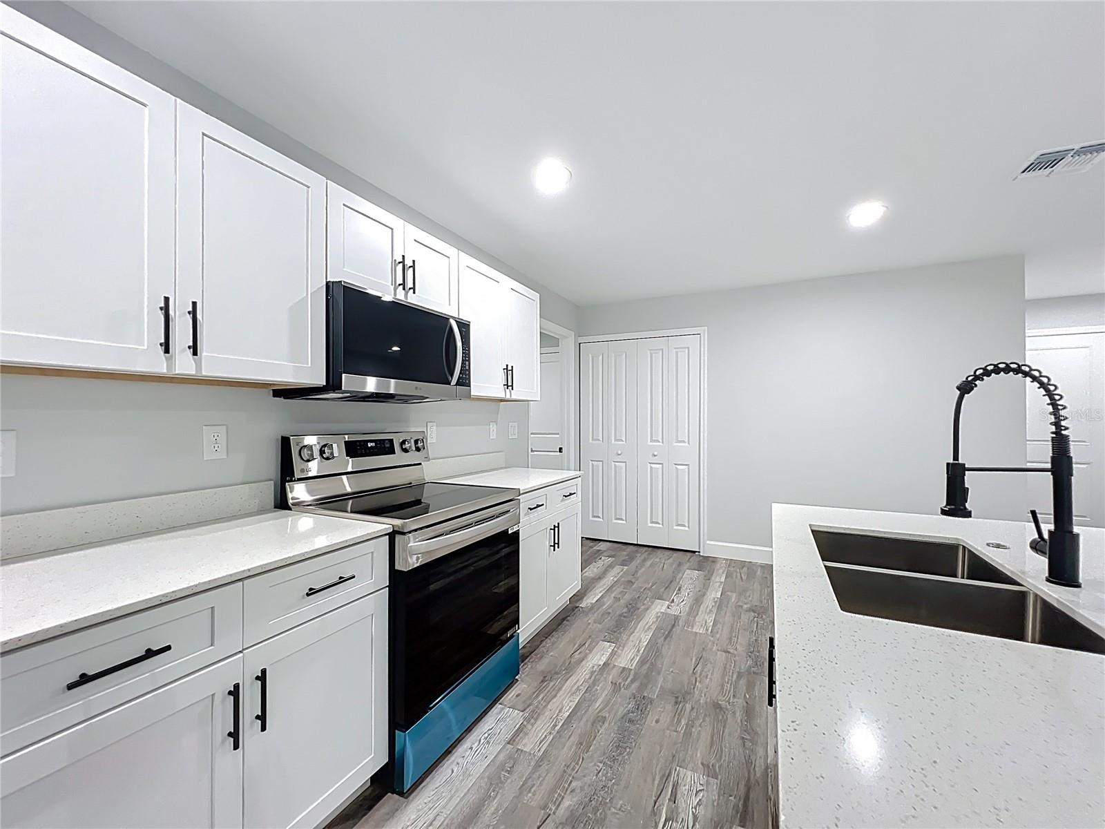 Image 6 of 48 For 527 Marion Oaks Lane