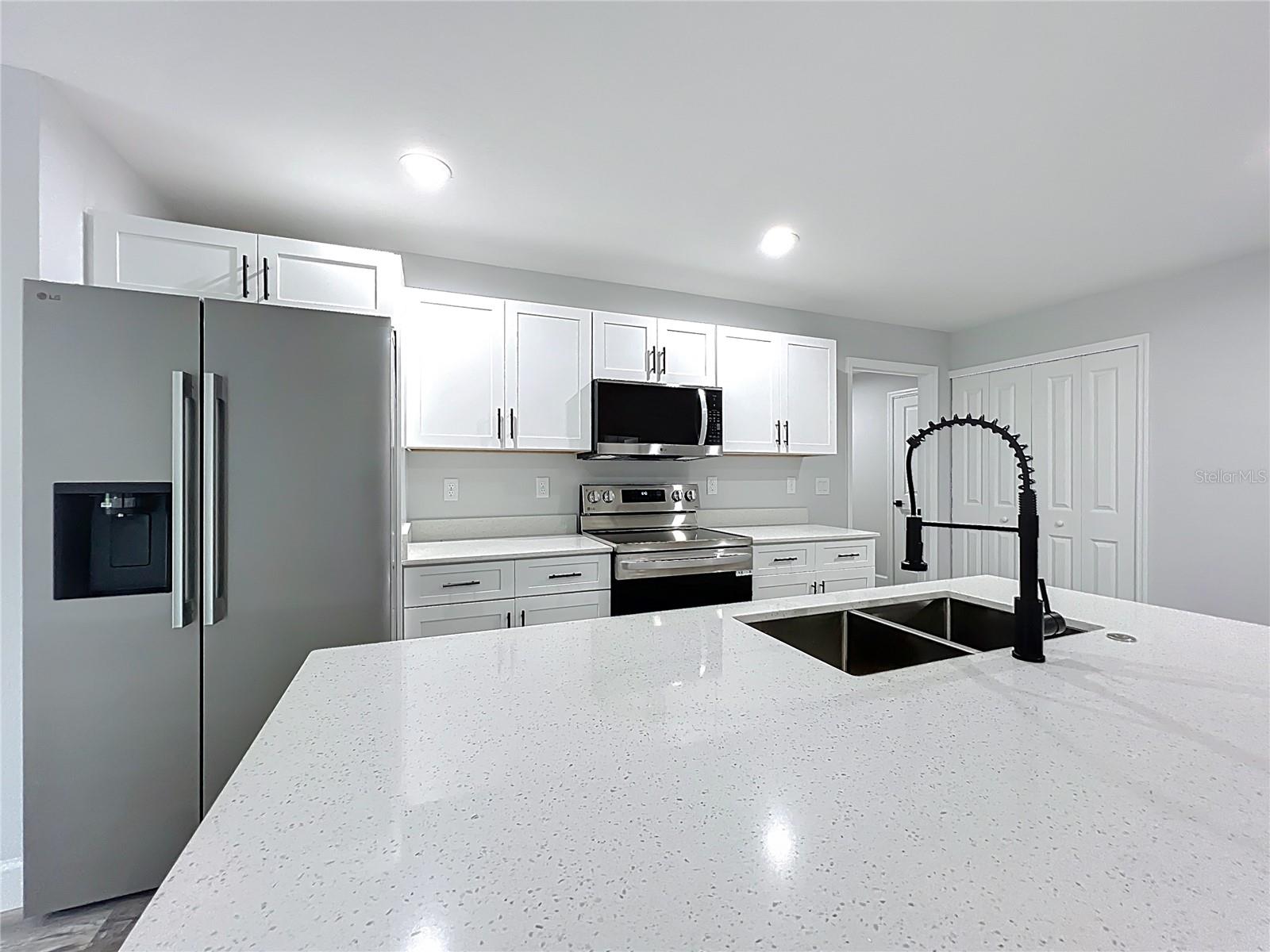 Image 7 of 48 For 527 Marion Oaks Lane