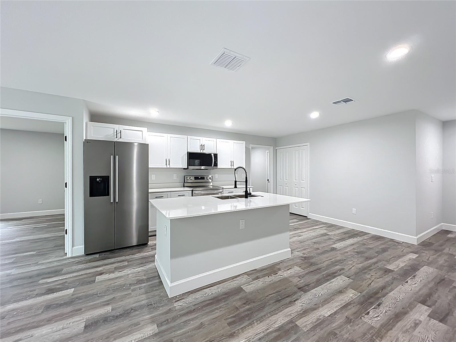 Image 8 of 48 For 527 Marion Oaks Lane