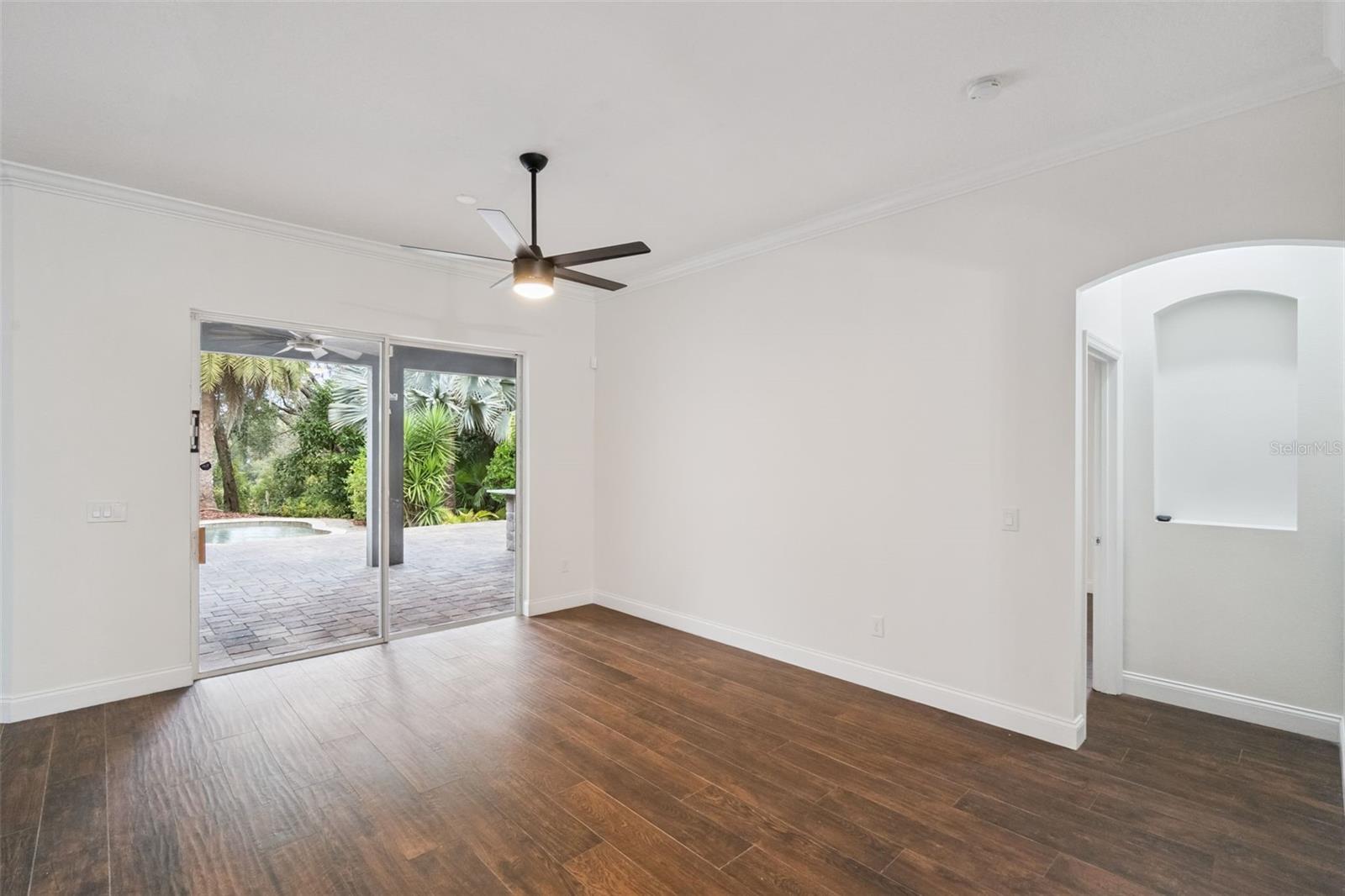 Image 11 of 67 For 833 Rock Creek Street