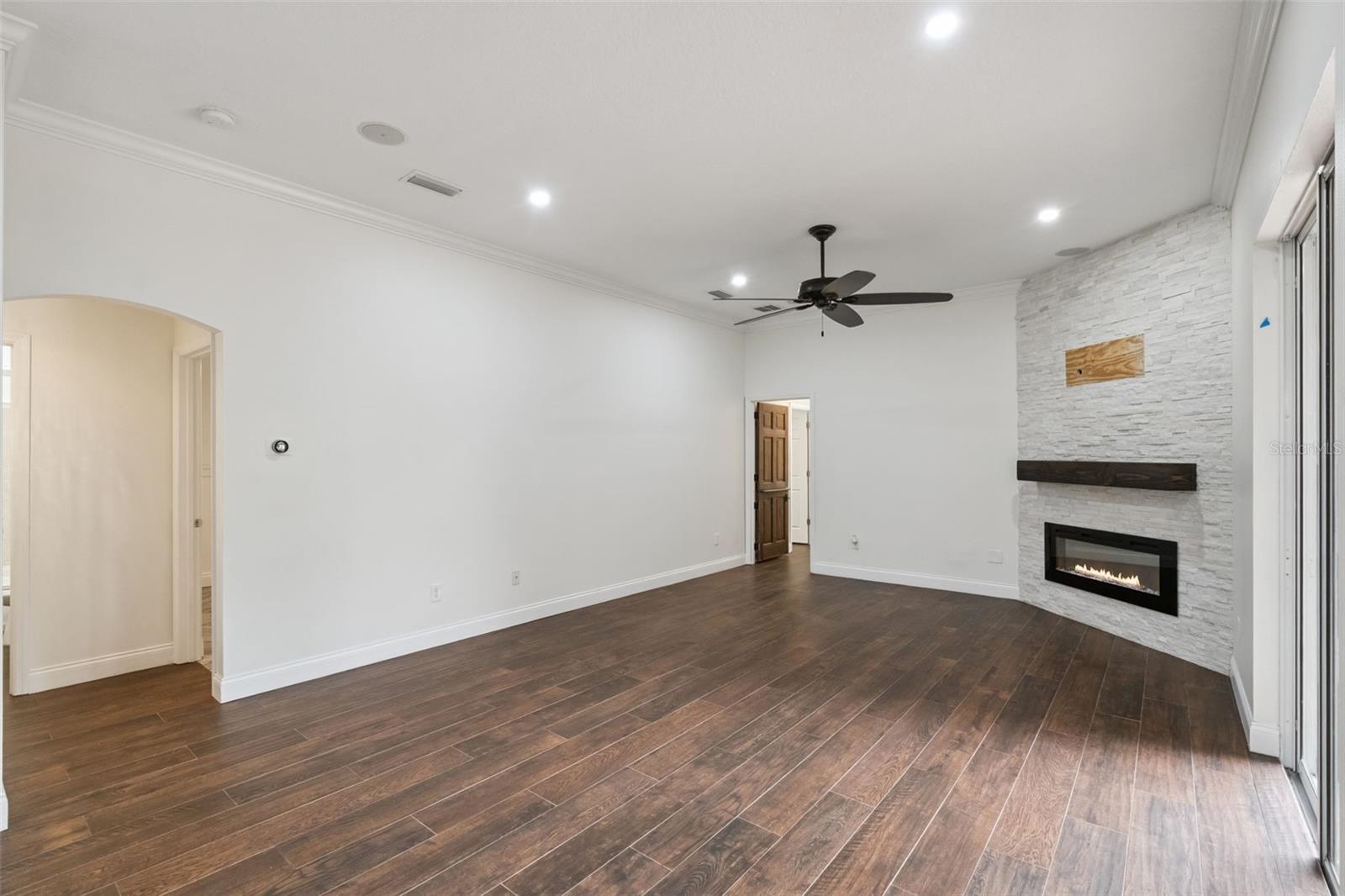 Image 12 of 67 For 833 Rock Creek Street