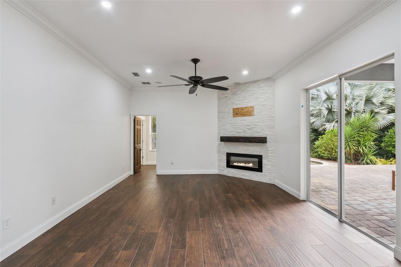 Image 13 of 67 For 833 Rock Creek Street