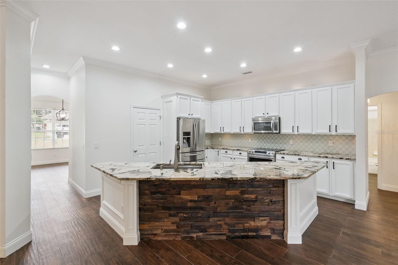 Image 16 of 67 For 833 Rock Creek Street