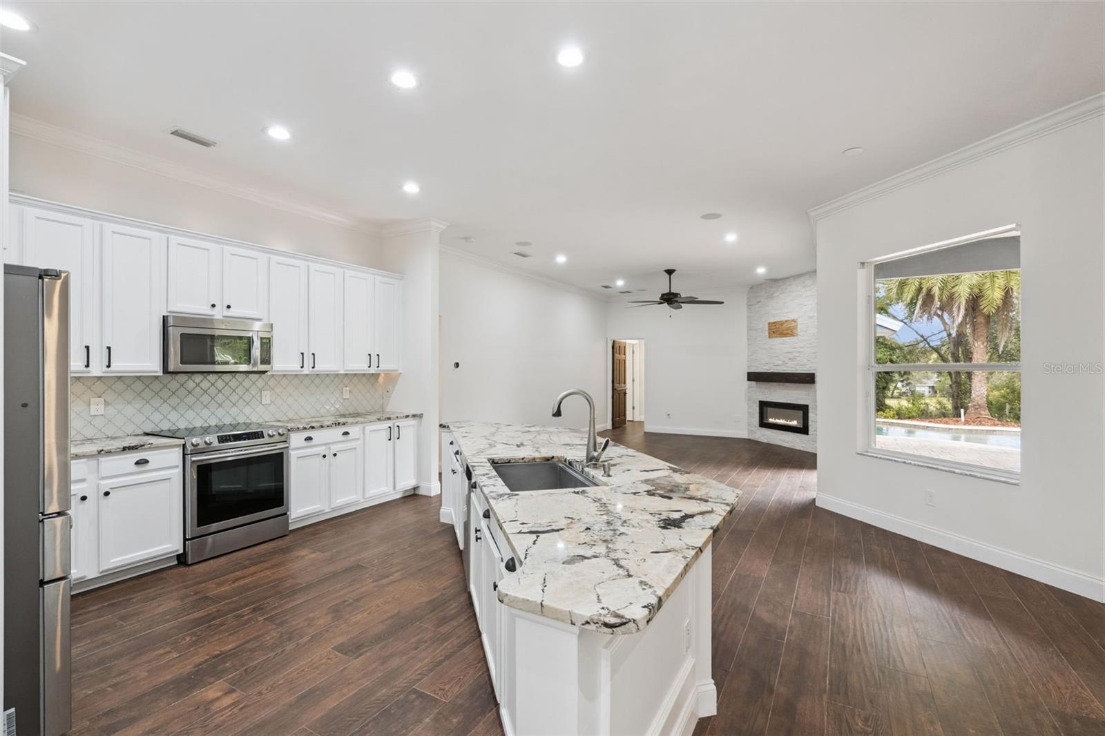 Image 18 of 67 For 833 Rock Creek Street