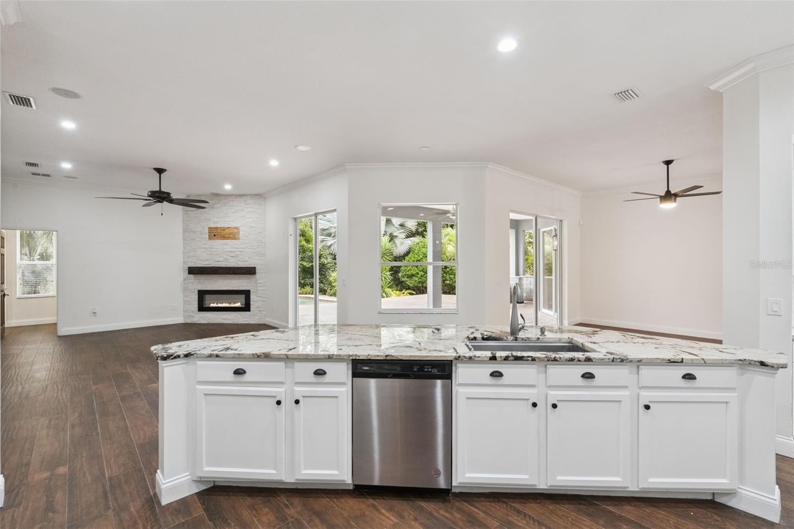 Image 19 of 67 For 833 Rock Creek Street