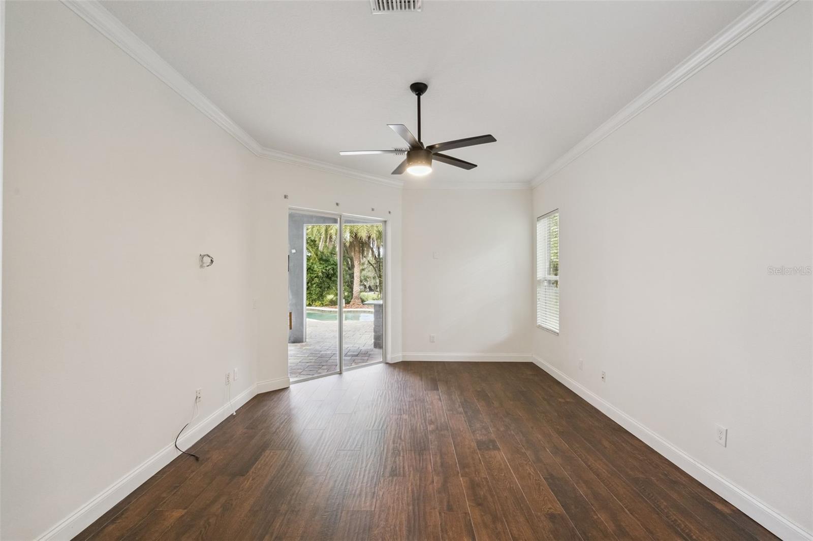 Image 23 of 67 For 833 Rock Creek Street