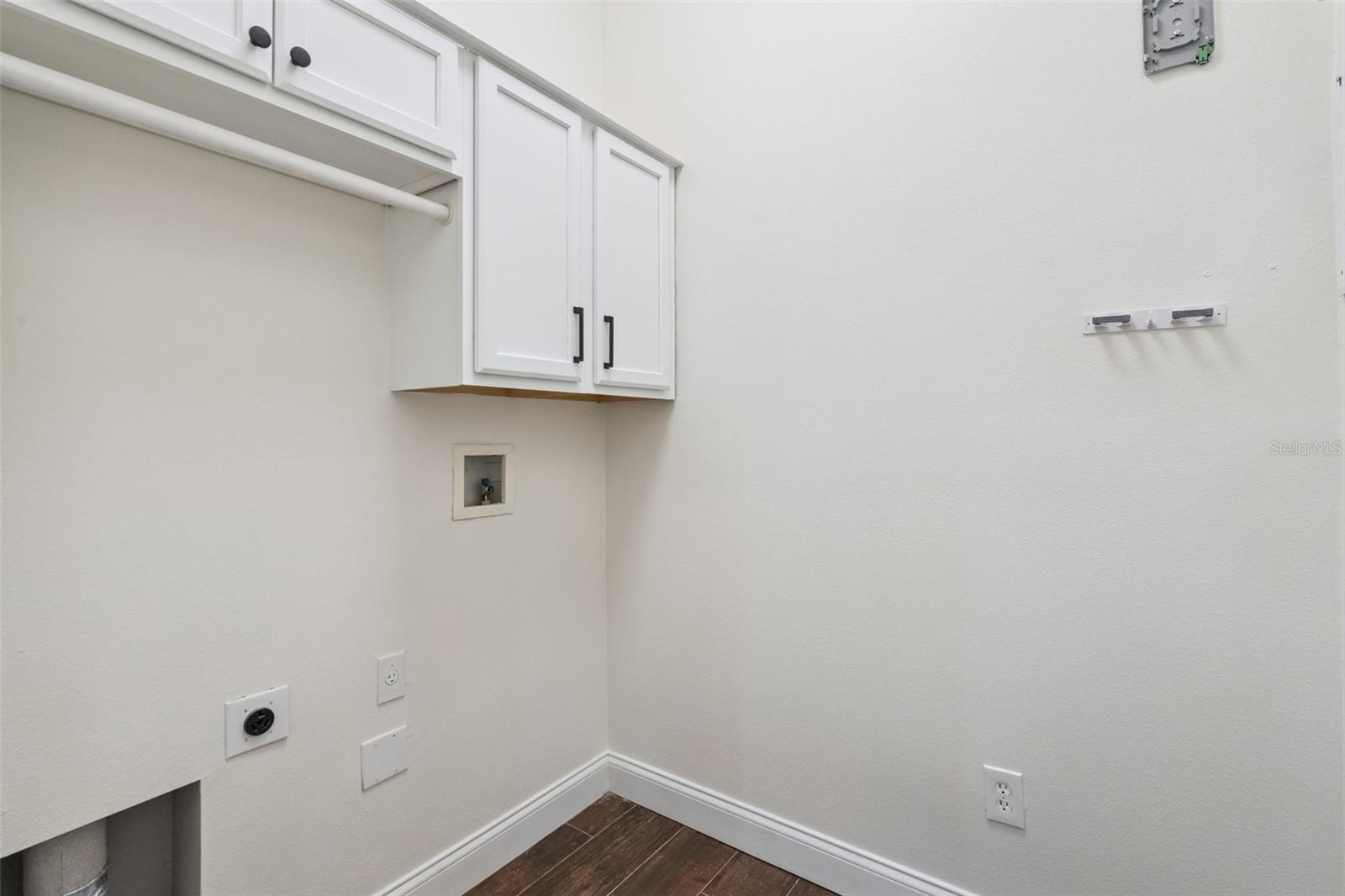 Image 39 of 67 For 833 Rock Creek Street