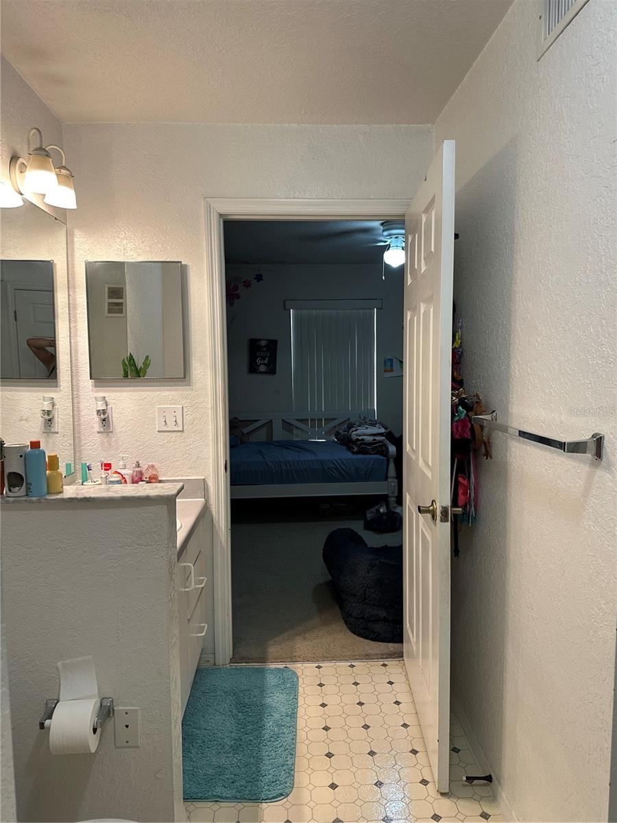 Image 16 of 38 For 822 Camargo Way 105